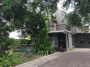 Отель Baan Ongkharak bed & breakfast  Бангкок